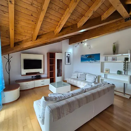 Hébergement de vacances 2' From Monate 5' From Euratom, Wi-fi Cadrezzate